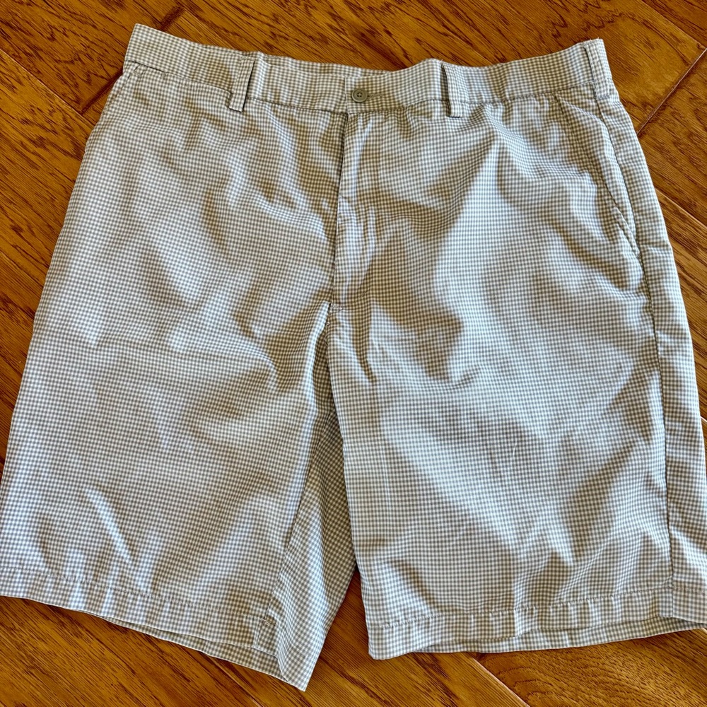 PGA Tour Shorts Mens 38 White Gray Checkered Flat Front Pockets Golf Outdoors